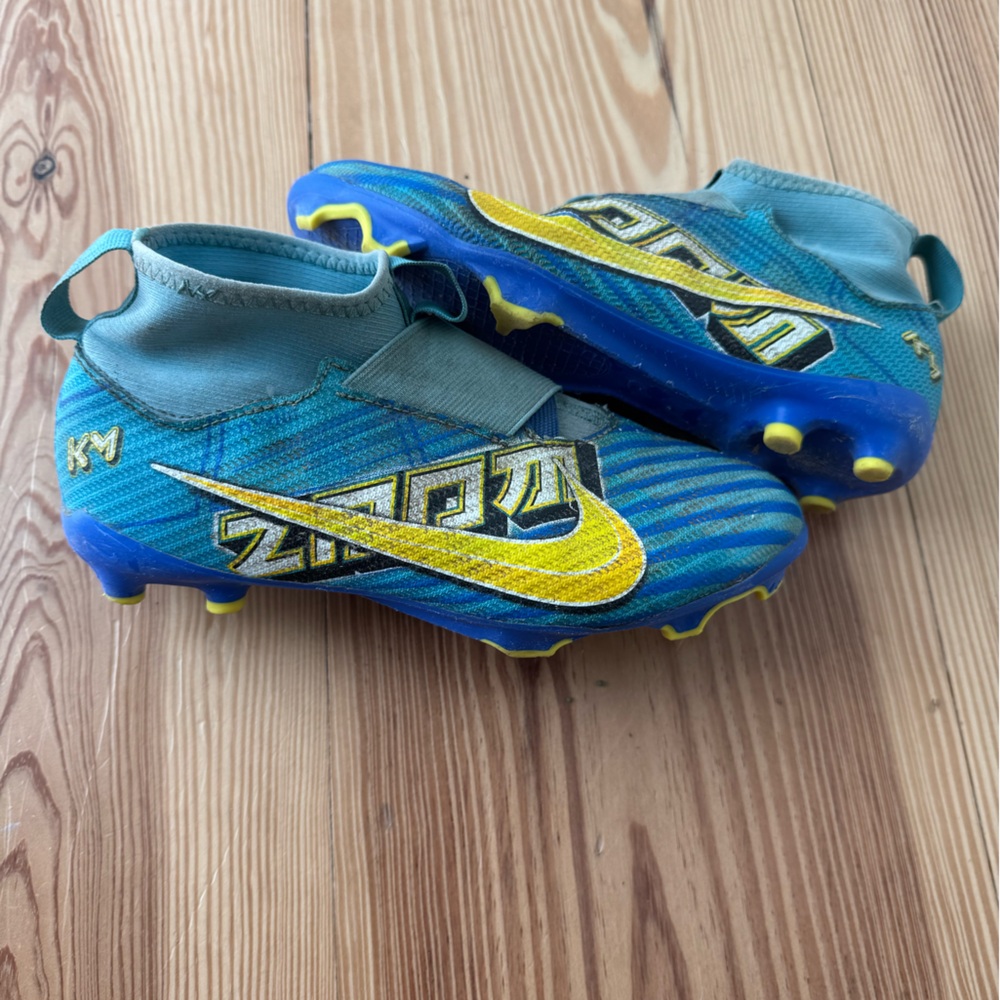 Nike Mbappe PRO Mercurial Soccer Cleats Youth Size 4 - Picture 2 of 6